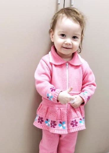 Просто Ясминушка в любимом костюмчике после прогулки